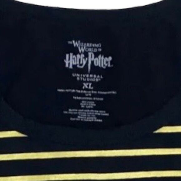 The Wizarding World of Harry Potter Hogwarts Crest Shirt Women's XL - Picture 3 of 4